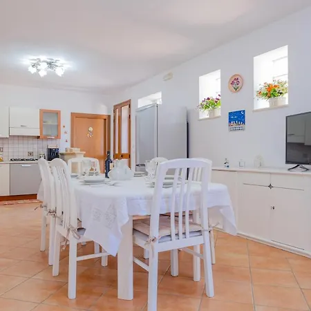 Vanessa Con Piscina Privata - Castro Villa