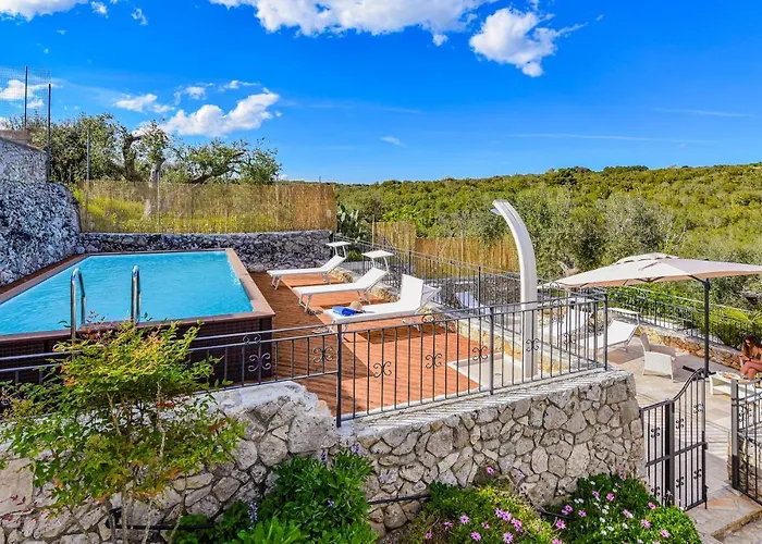 Vanessa Con Piscina Privata - Castro Villa *