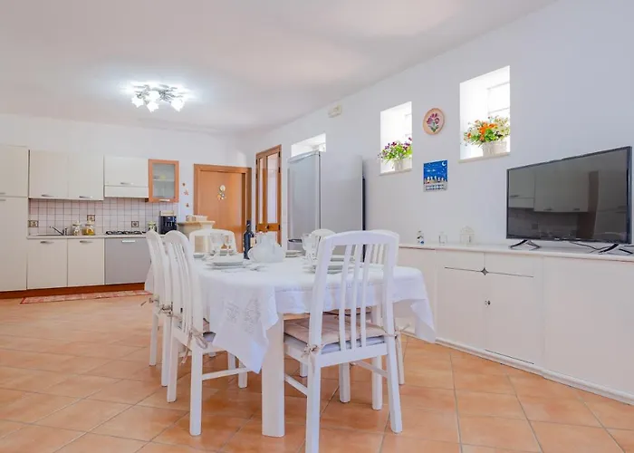 Vanessa Con Piscina Privata - Castro Villa