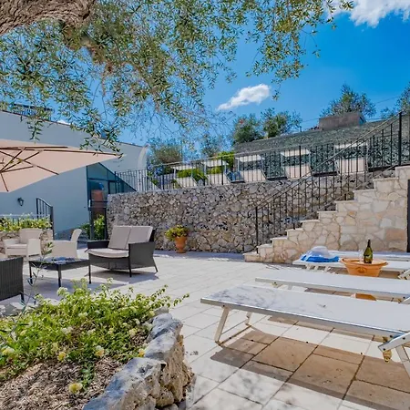 Vanessa Con Piscina Privata - Castro