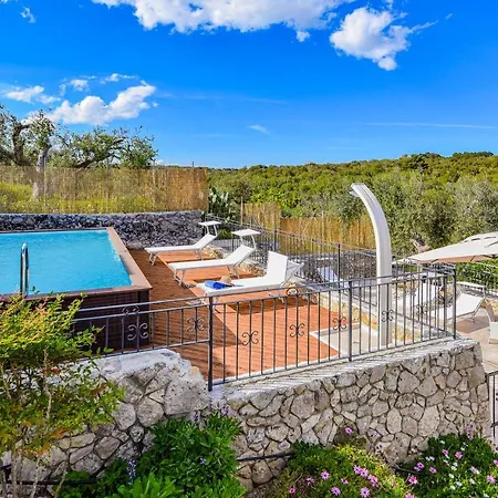 Vanessa Con Piscina Privata - Castro 别墅 *